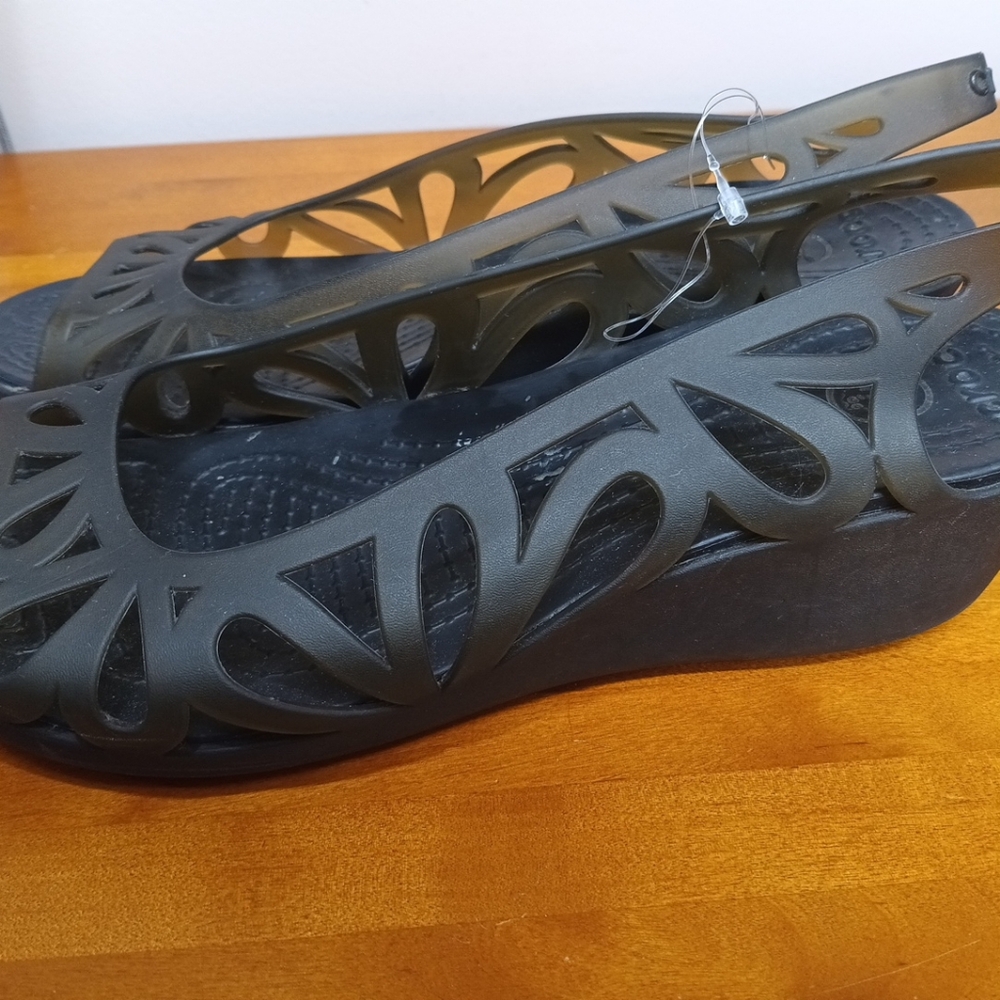 Women’s Crocs Size 10 Black Small wedge peep Toe Sling Back - Picture 2 of 6